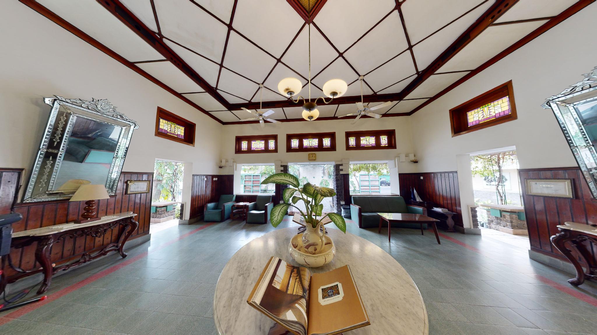 Фото Roemahkoe Heritage Hotel