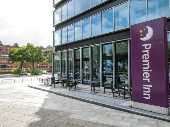 Фото Premier Inn Hamburg City