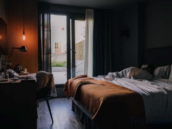 Фото Yurbban Trafalgar Hotel