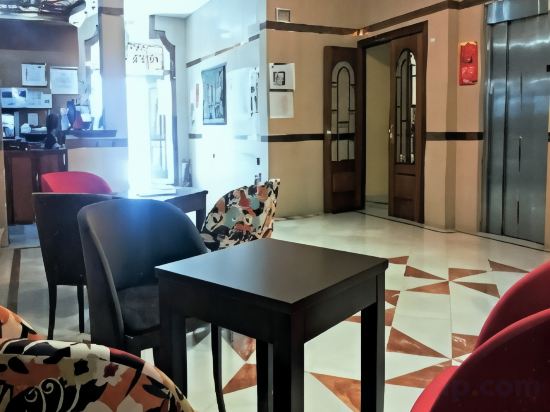 Фото Averroes Hotel