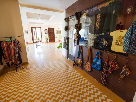 Фото WelcomHeritage Mount Valley Resort, Ranthambore