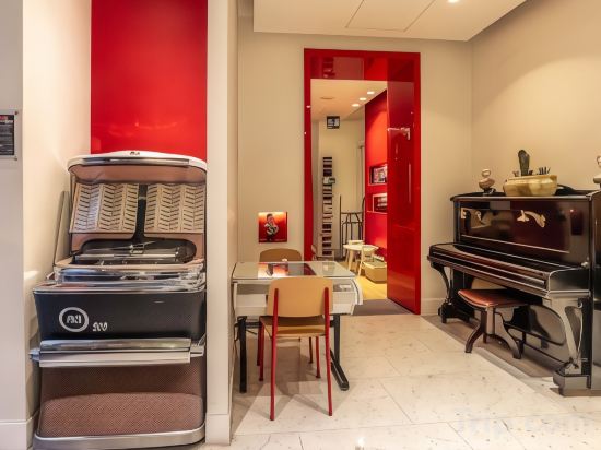 Фото Hotel White