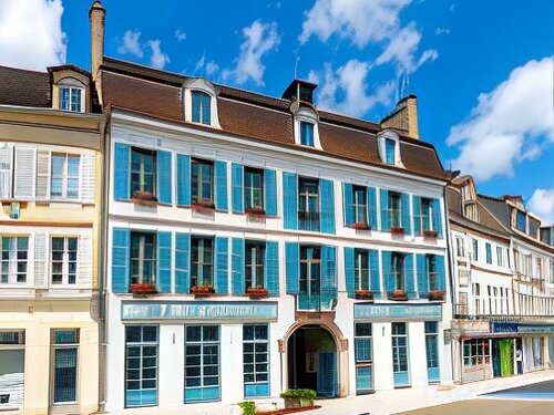 Гостиница Hotel De La Poste D'avallon в Кламси