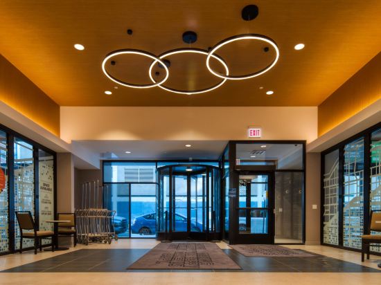 Фото Hampton Inn & Suites Chicago Downtown