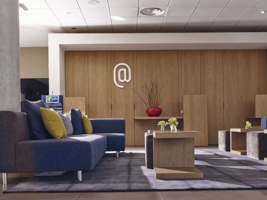 Фото Holiday Inn Express Toulouse Airport