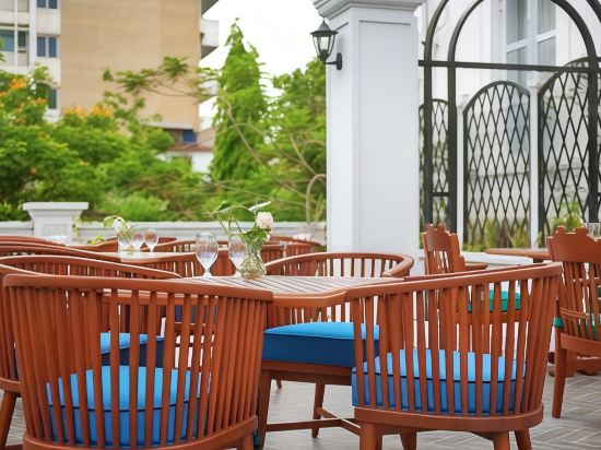 Фото Manoir Des Arts Hotel