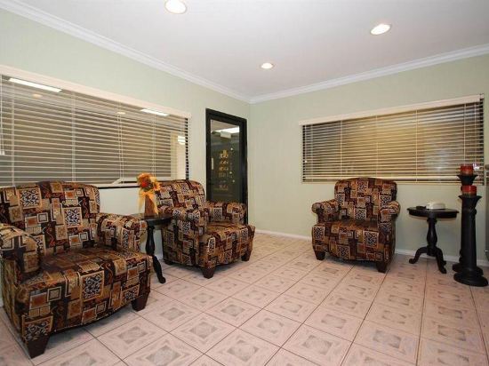 Фото SureStay Hotel by Best Western Beverly Hills West La