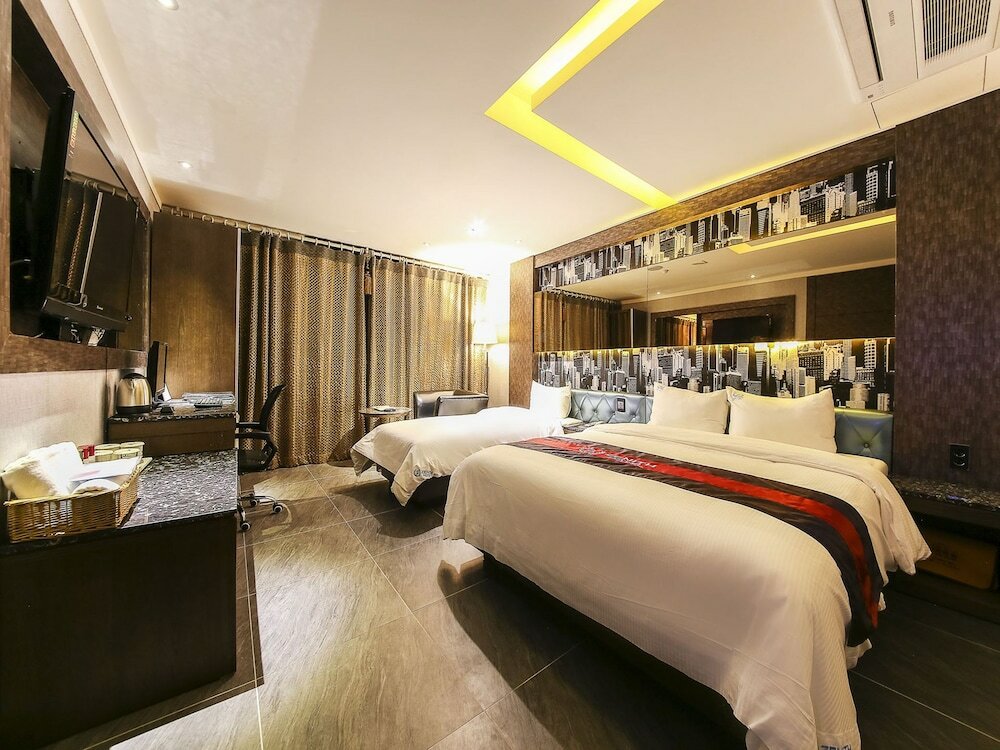 Фото Zenith Hotel