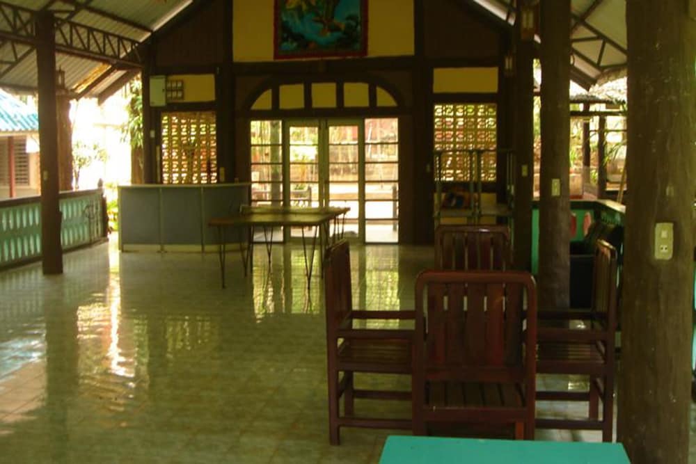 Фото Sam's Jungle Guesthouse