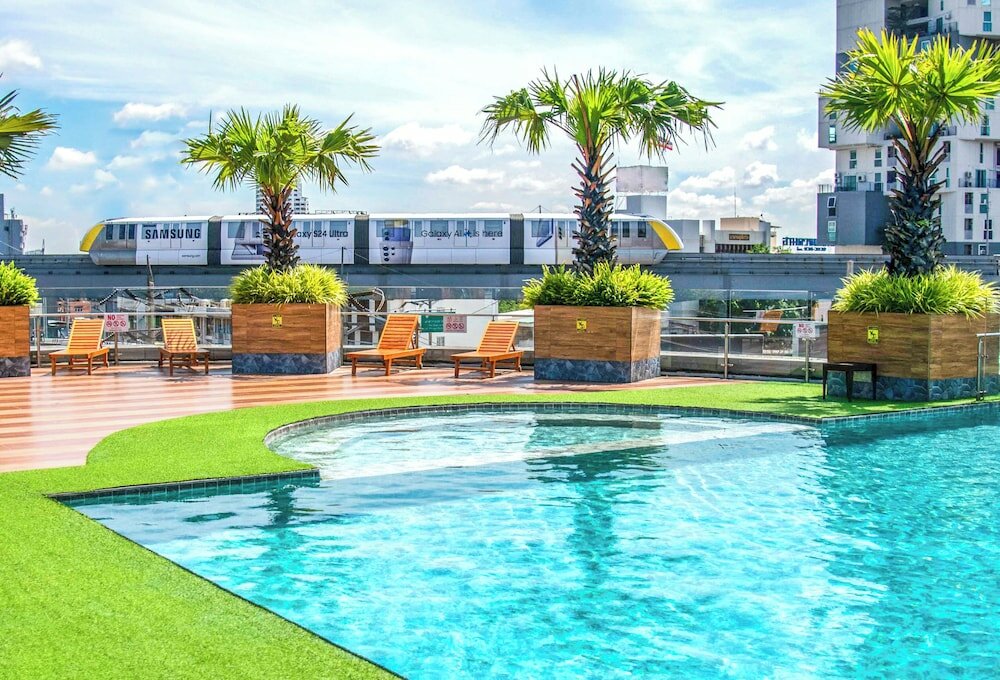 Фото The Bazaar Hotel