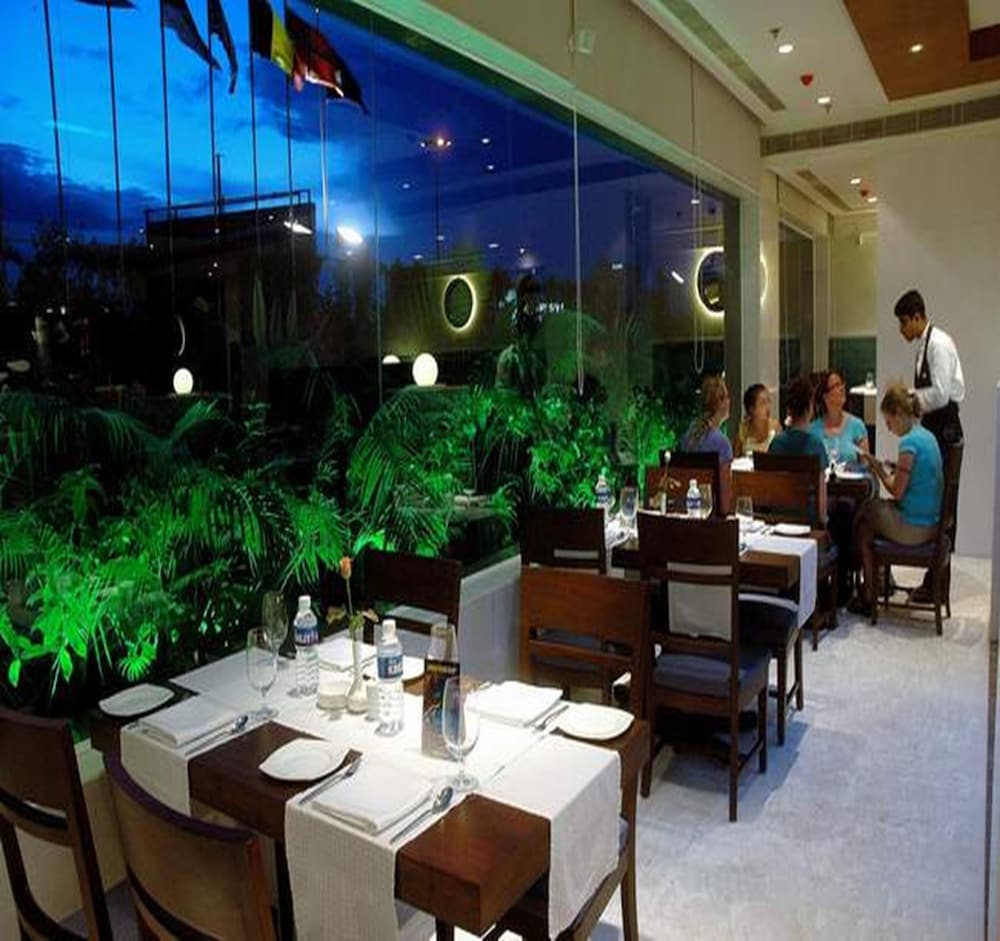 Фото Peerless Hotel Kolkata