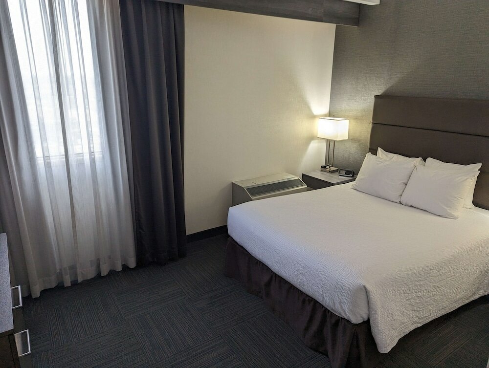 Фото Best Western Plus Toronto Airport Hotel