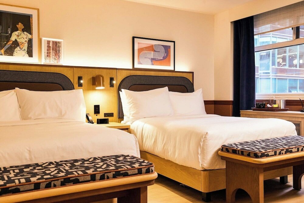 Фото Strathcona Hotel