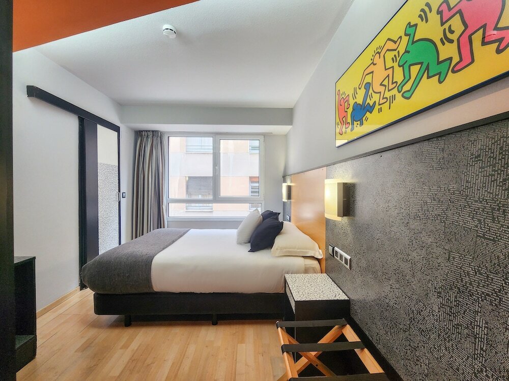 Фото City House Pathos