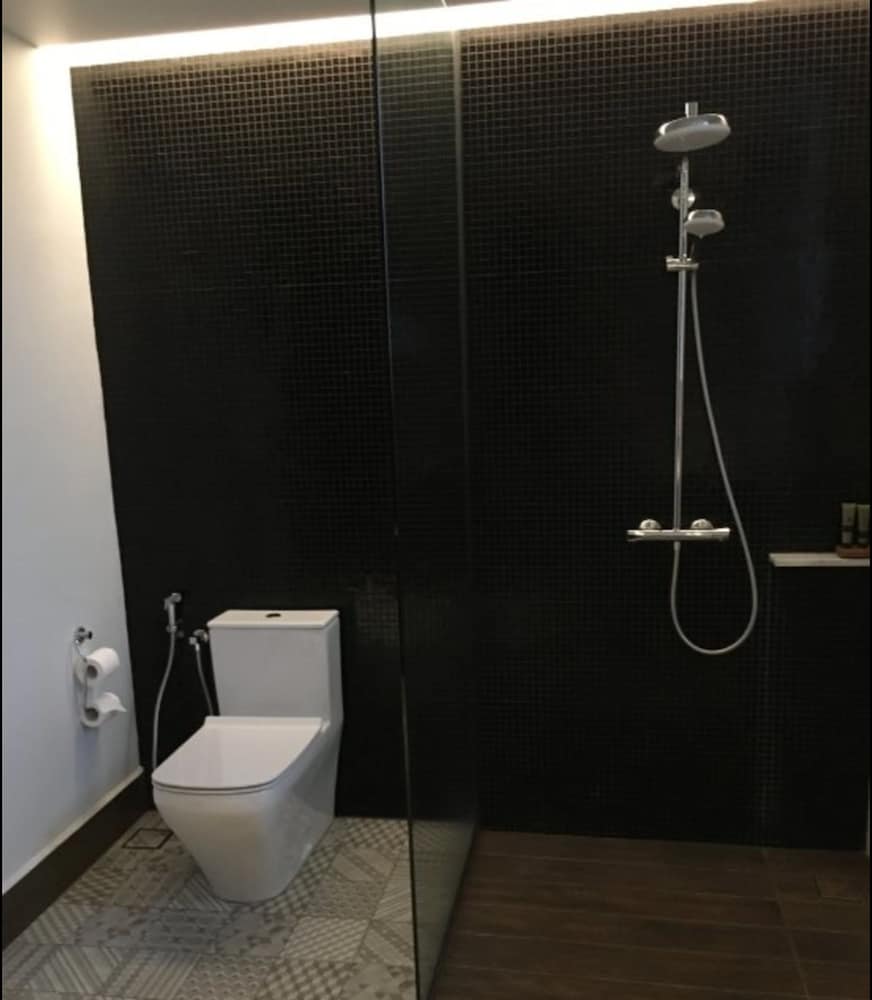 Фото The Edison George Town