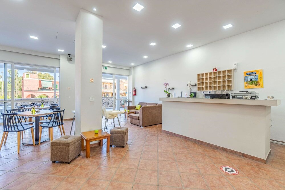 Фото Angela Hotel and Apartments