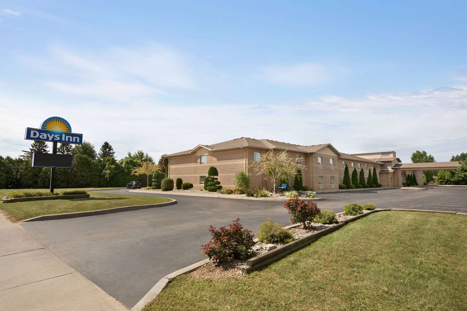 Фото Days Inn by Wyndham Leamington