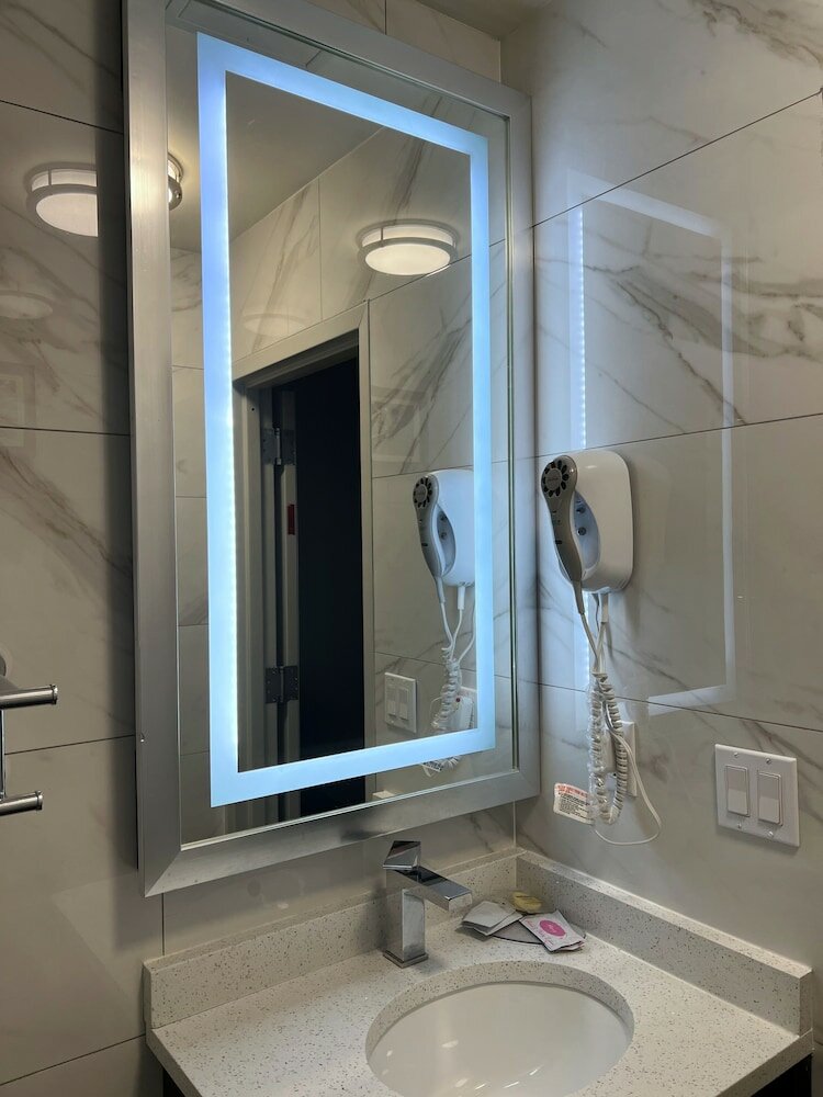 Фото Lotus Blu Inn & Suites