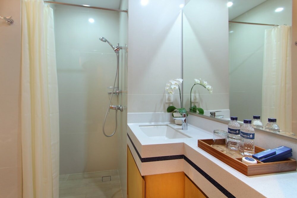 Фото Rhadana Hotel