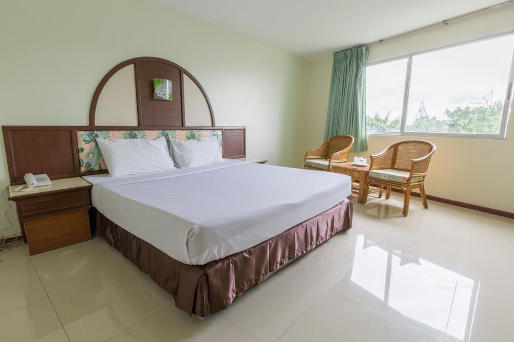 Фото Lake Inn Hotel