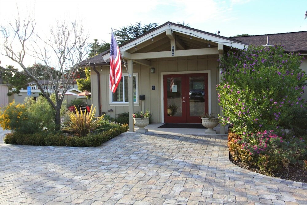 Фото Monterey Peninsula Inn