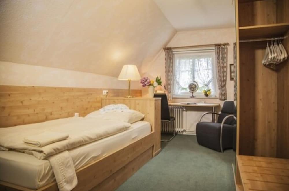 Фото Akzent Hotel Gut Hoeing