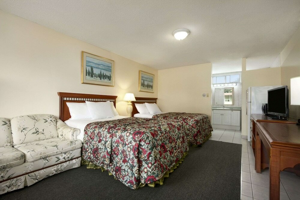 Фото Knights Inn Burlington, On