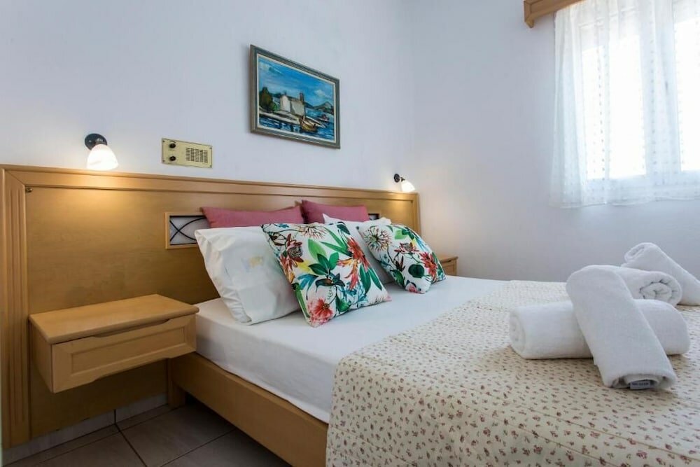 Фото Artemis Hotel