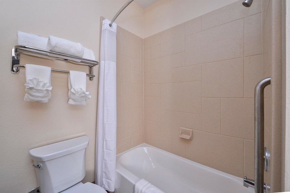 Фото Americas Best Value Inn & Suites Cuero