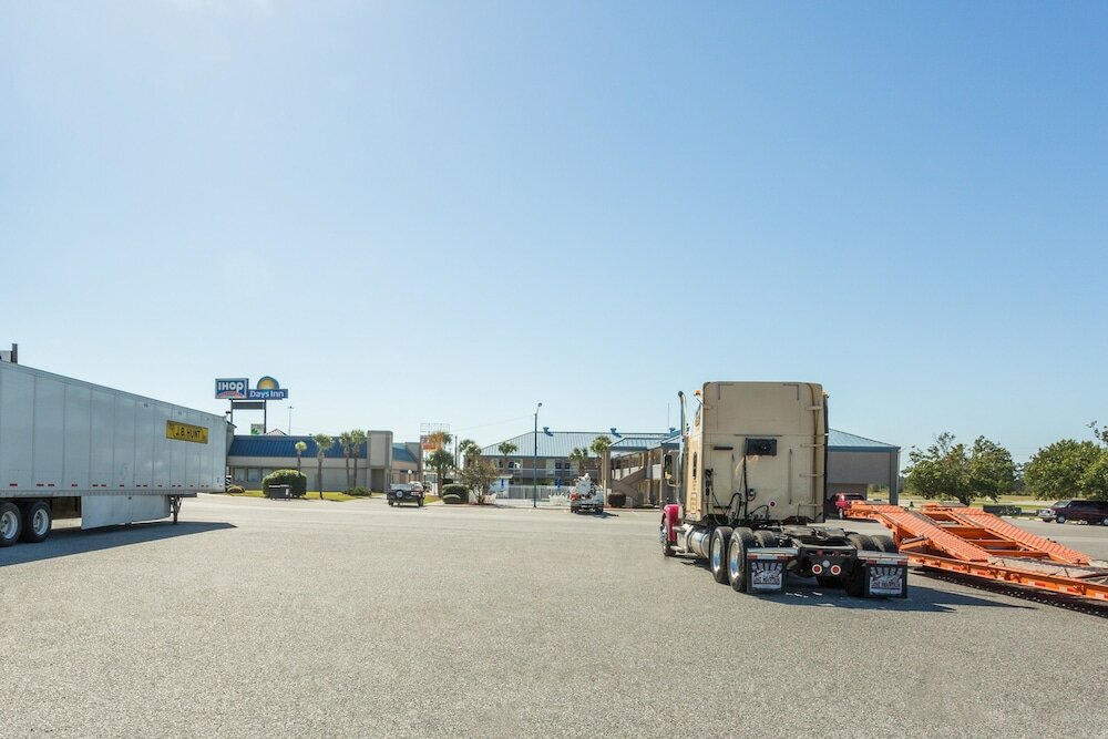 Фото Days Inn by Wyndham Adel I 75