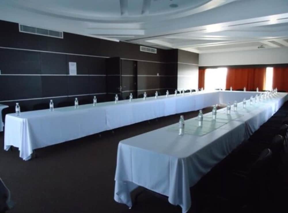 Фото Hotel Real Alameda