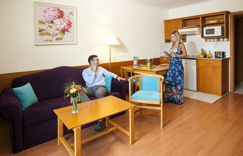 Фото Отель Holiday Club Apartman