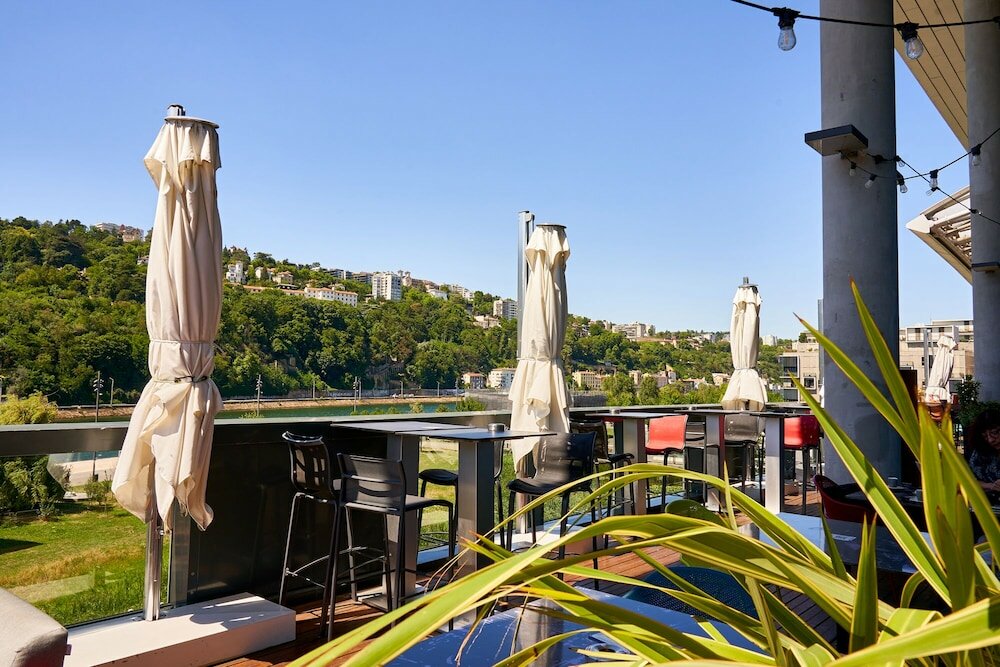 Фото Novotel Lyon Centre Confluence Bord de Saone