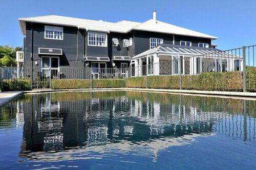 Гостиница Black Swan Lakeside Boutique Hotel в Роторуа