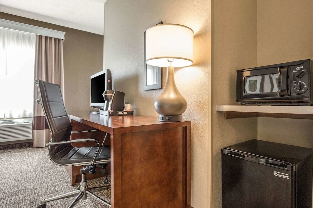 Фото Comfort Inn La Porte