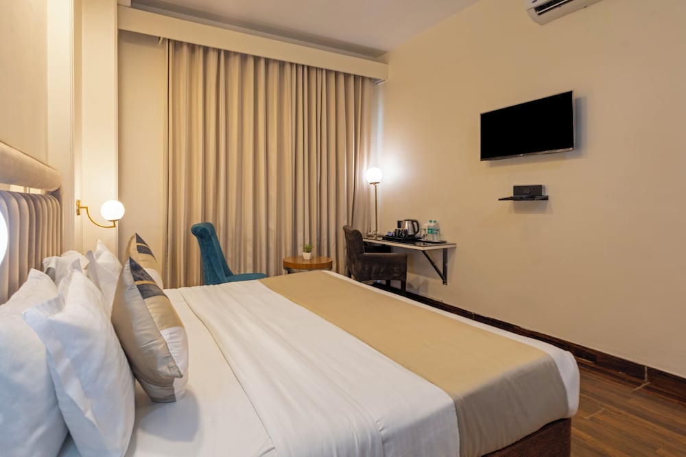 Фото The Allure Hotel R-57