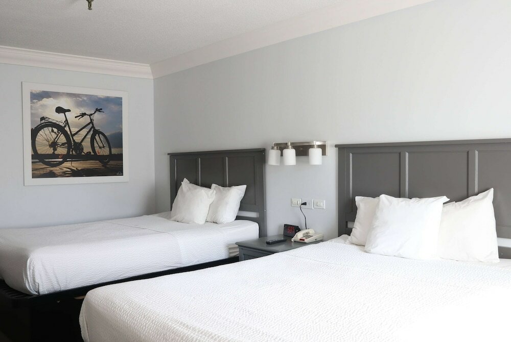 Фото Days Inn by Wyndham Near City Of Hope