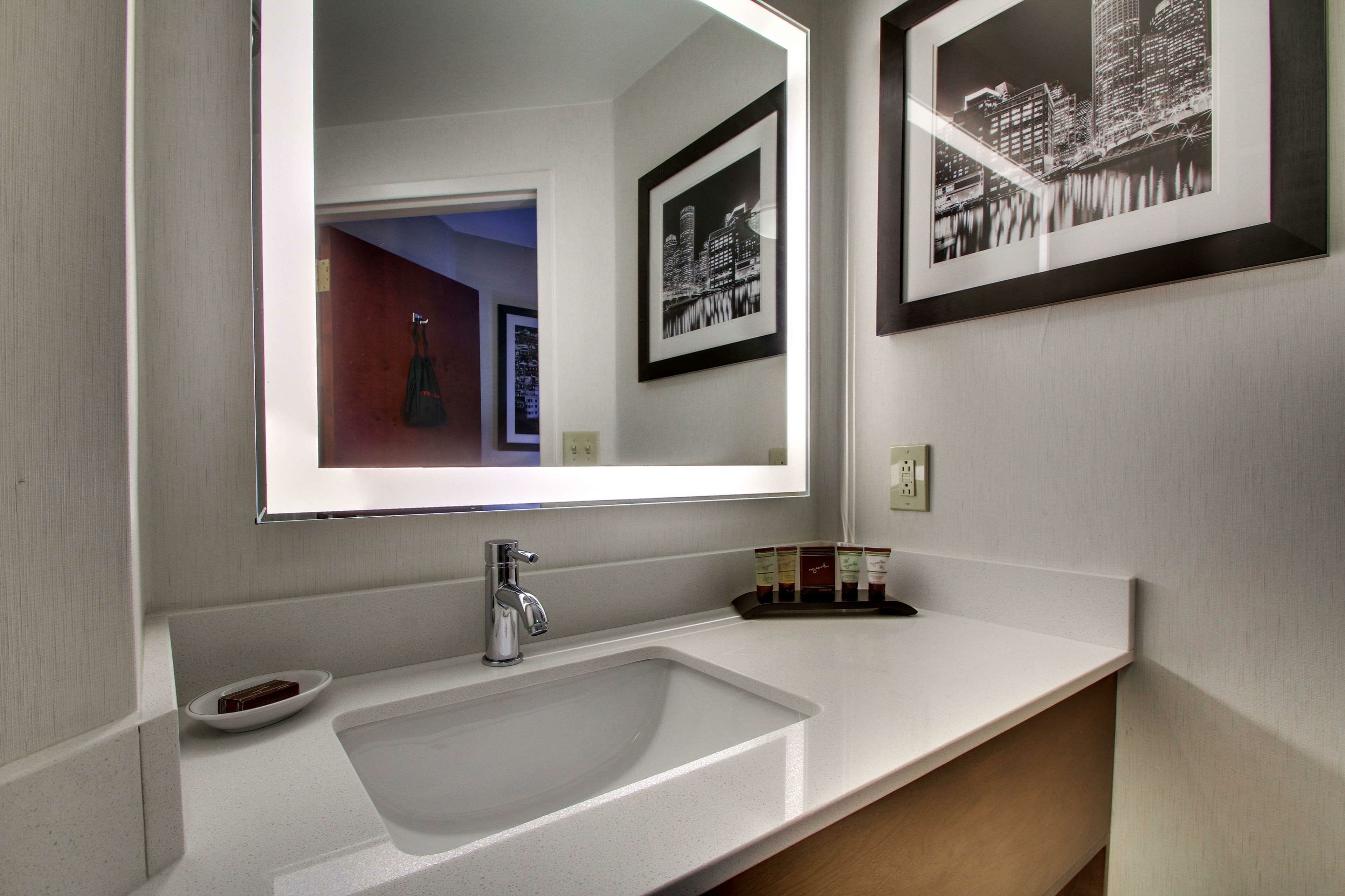 Фото Best Western Plus Boston Hotel