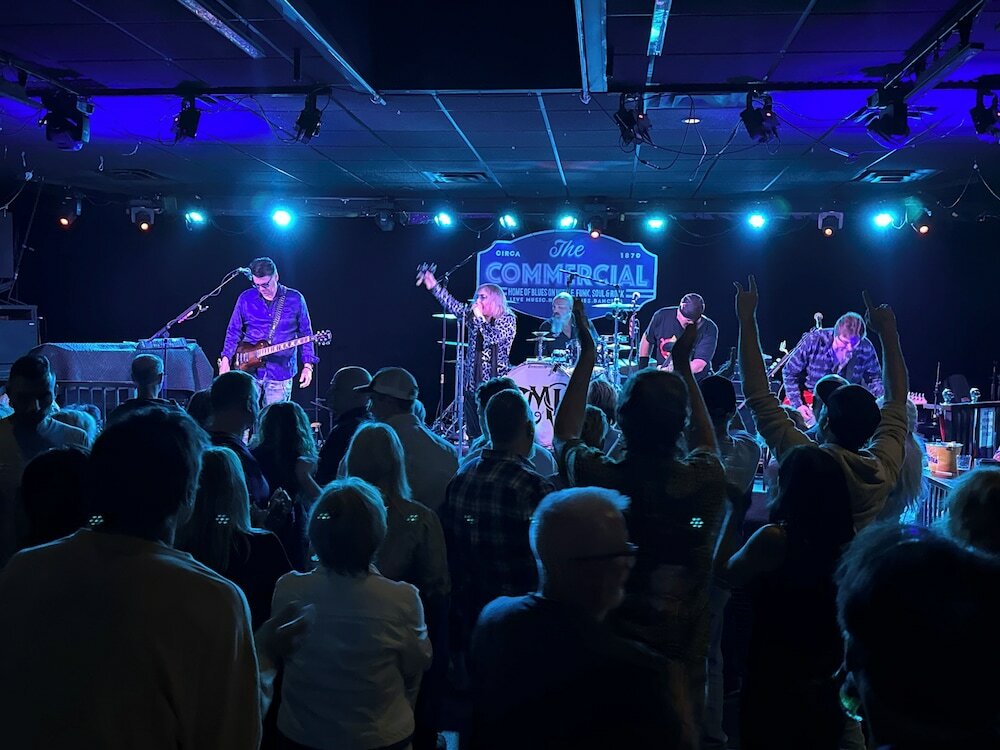 Фото Commercial Hotel