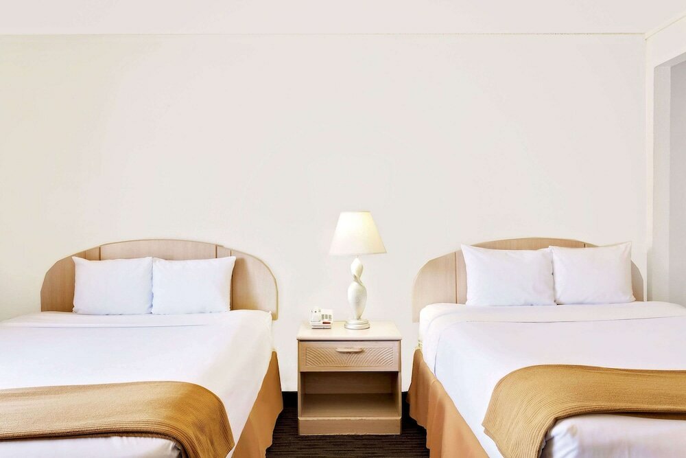 Фото Knights Inn Page