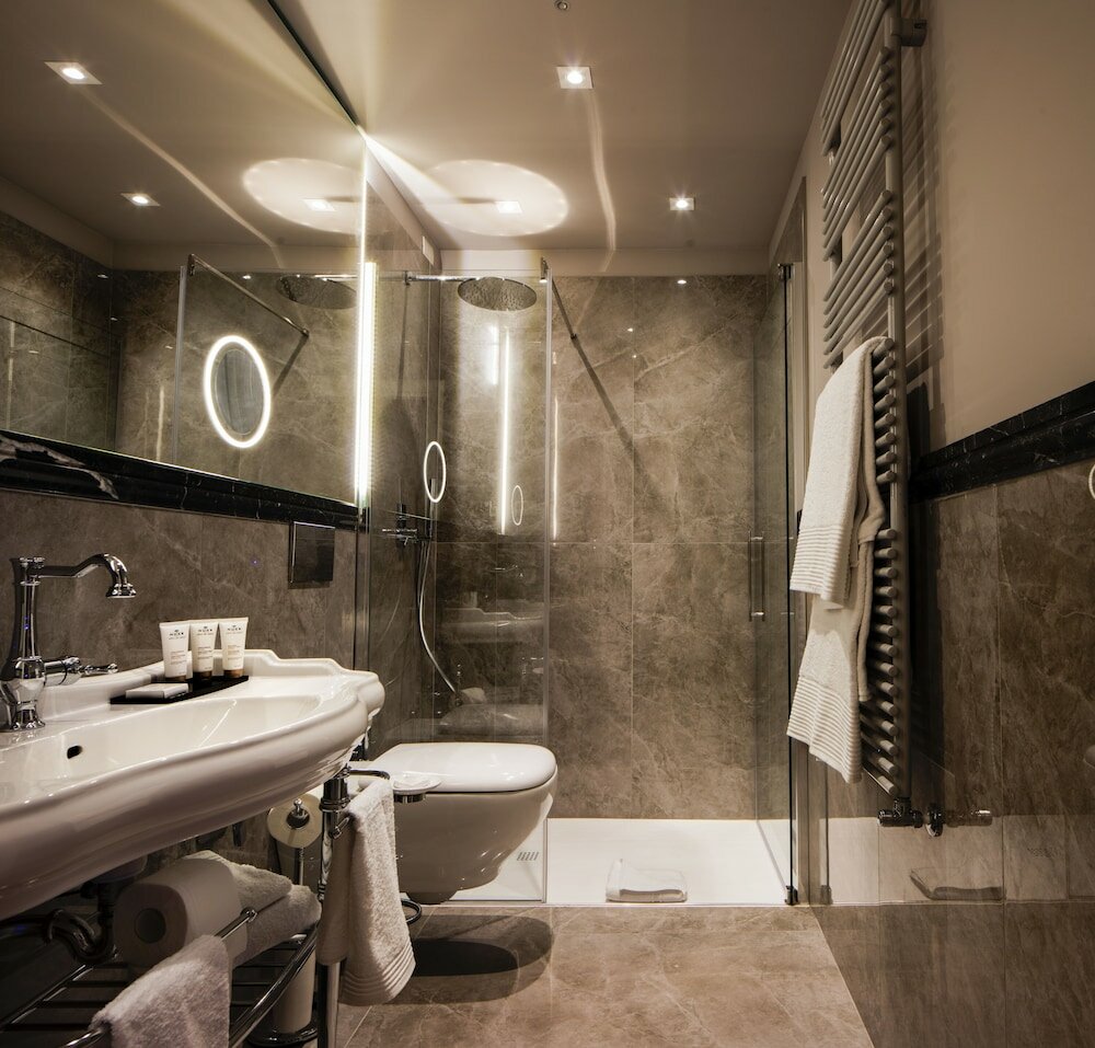 Фото The Frame Hotel