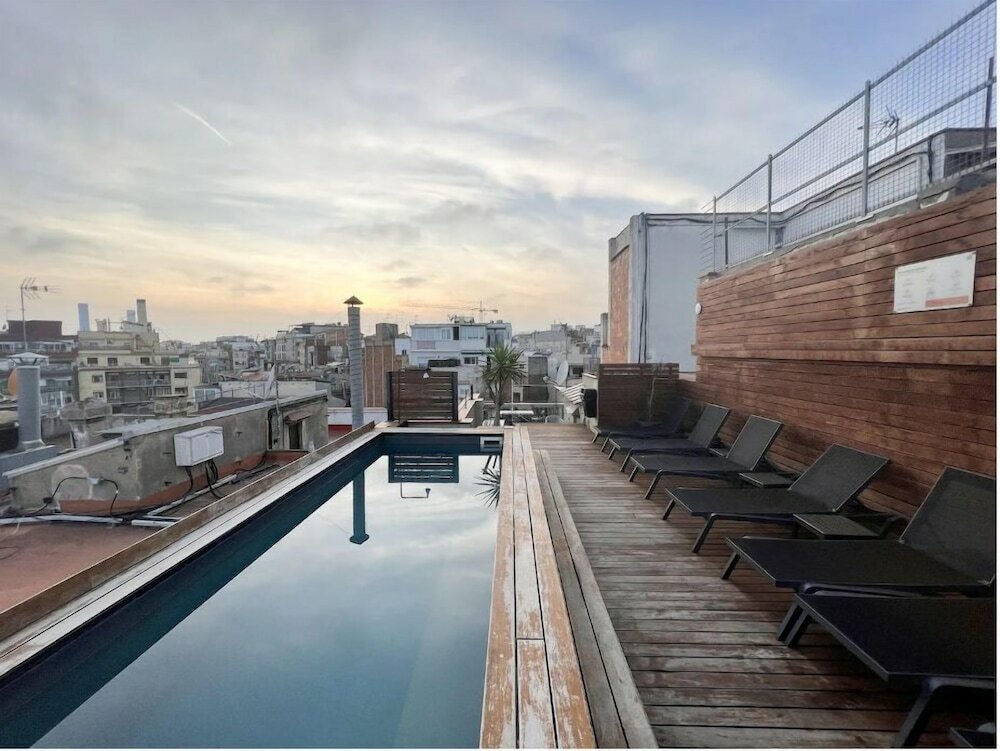 Фото Enjoybcn Gaudi Apartments