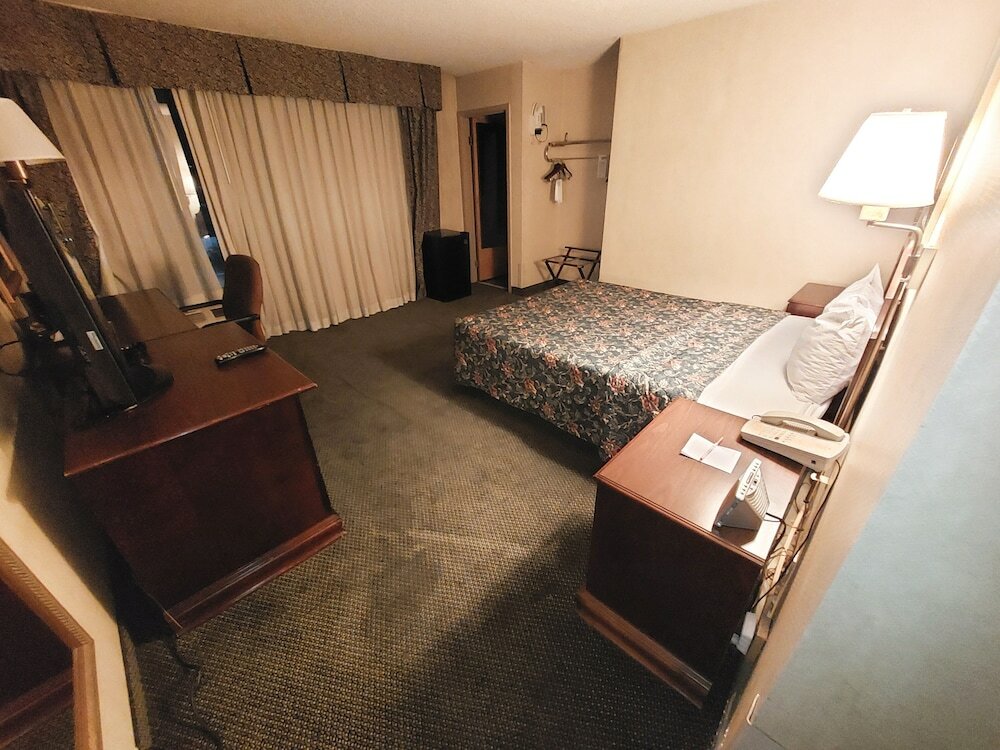 Фото Ramada by Wyndham Reno Hotel and Casino