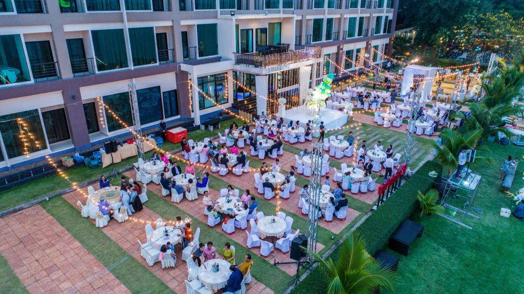 Фото The River Hotel