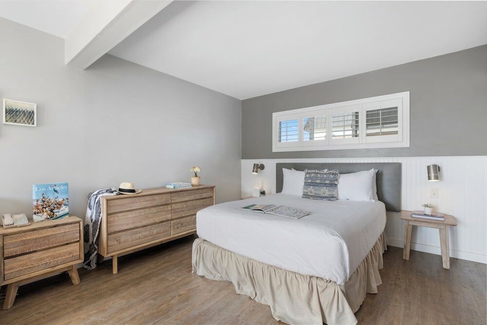 Фото Sea Sprite Oceanfront Hotel