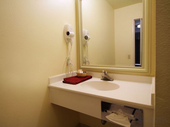 Фото Mirage Inn and Suites