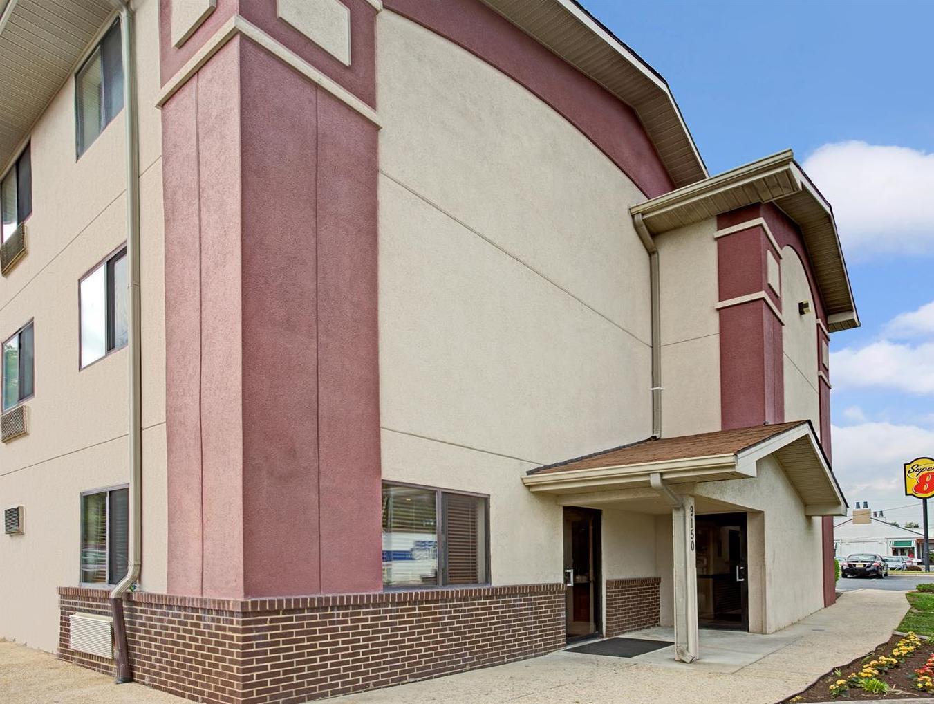 Фото Super 8 by Wyndham College Park Wash Dc Area