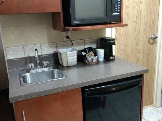 Фото Super 8 by Wyndham High Level Ab