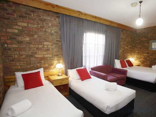 Фото The Settlement Historic Hotel