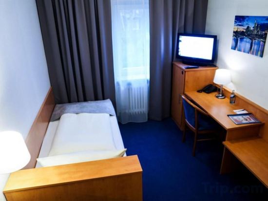 Фото Hotel Niederraeder Hof